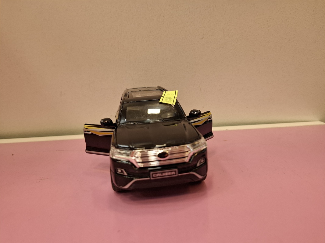 تویوتا لندکروز - CZ 13 A - فلزی - عقب کش / che zhi