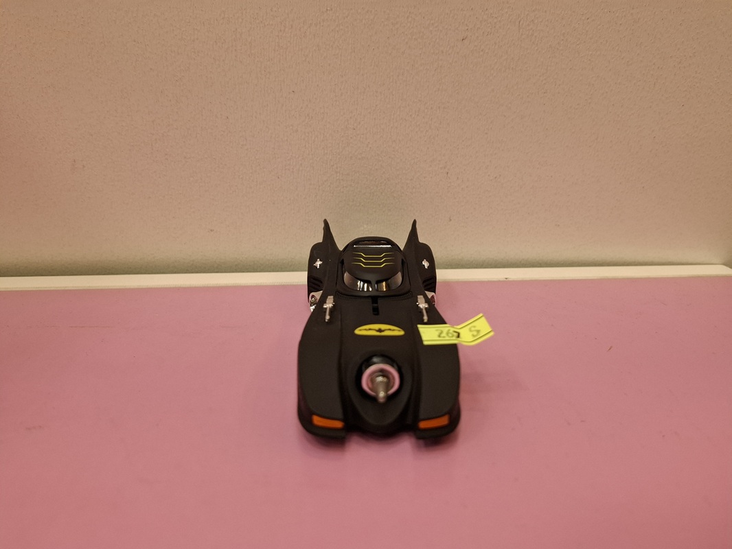 ماشین بتمن - 4328/11 - باطری خور - عقب کش / khpo