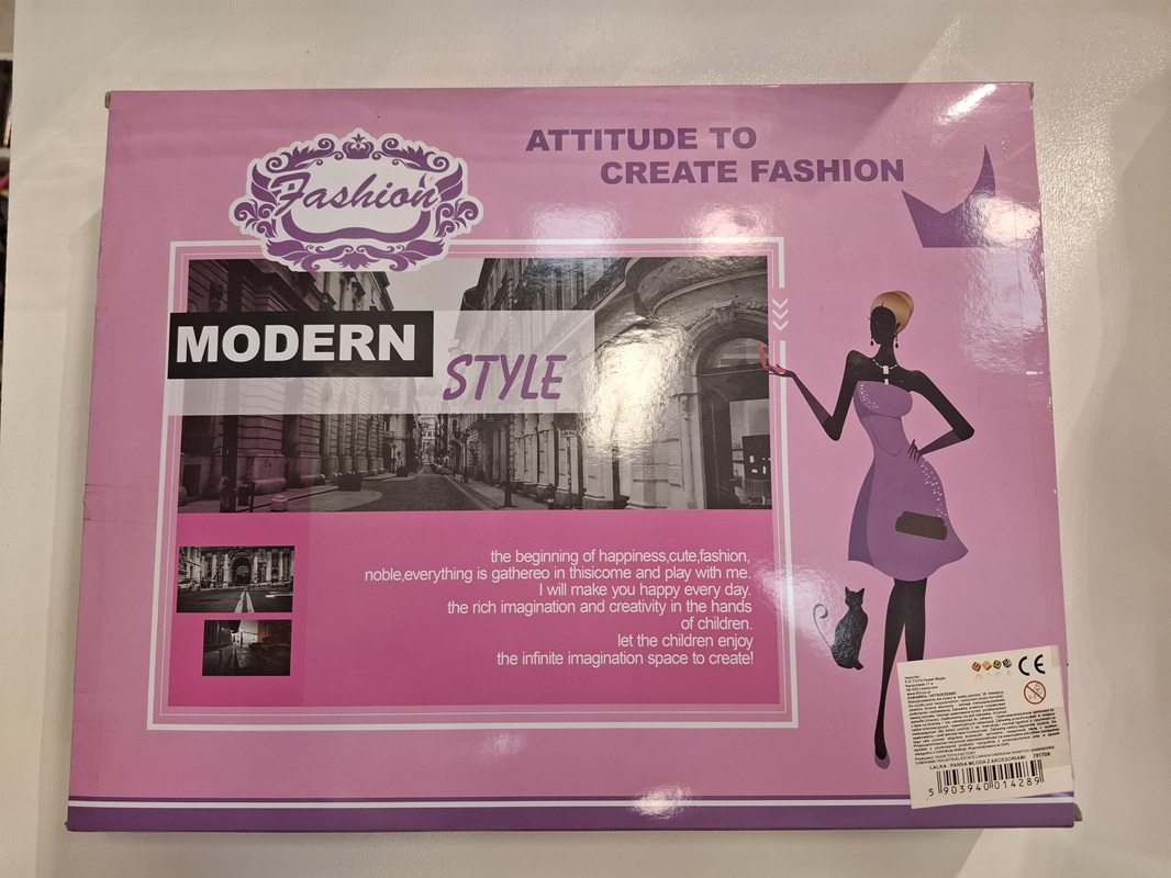 باربی - Y 017 - با تاج و 6 لباس / lalka