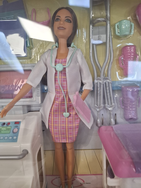 عروسک باربی - با لوازم پزشکی / barbie